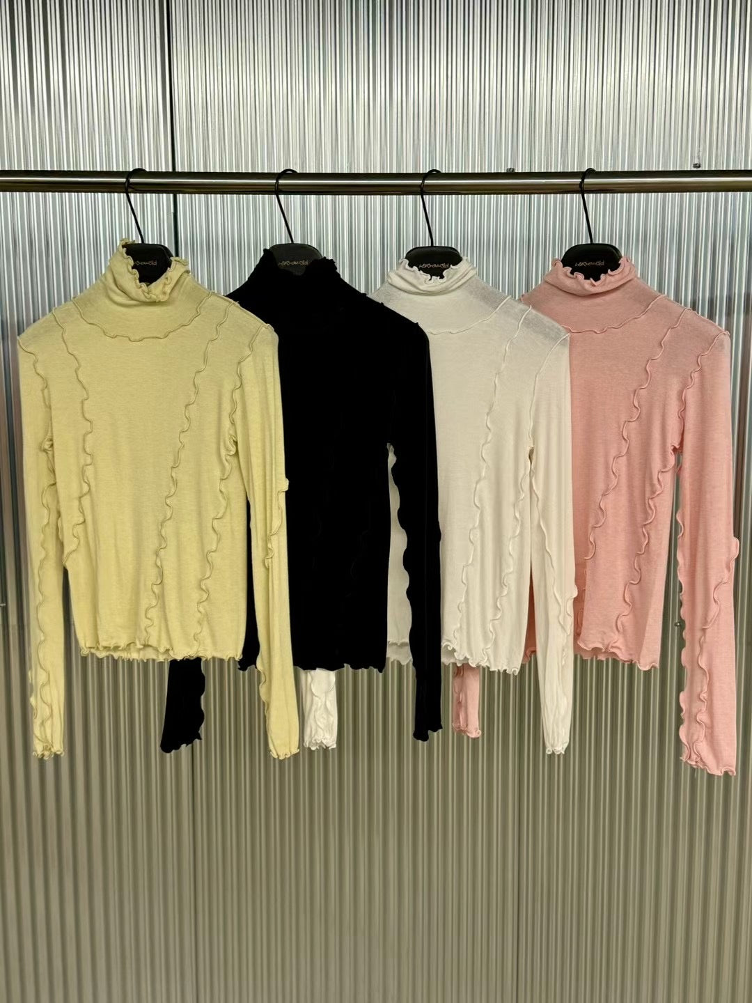 Ruffles turtle neck inner