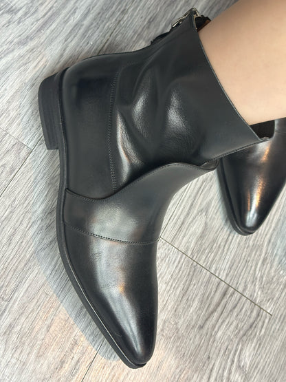 Pointy back zip short boot