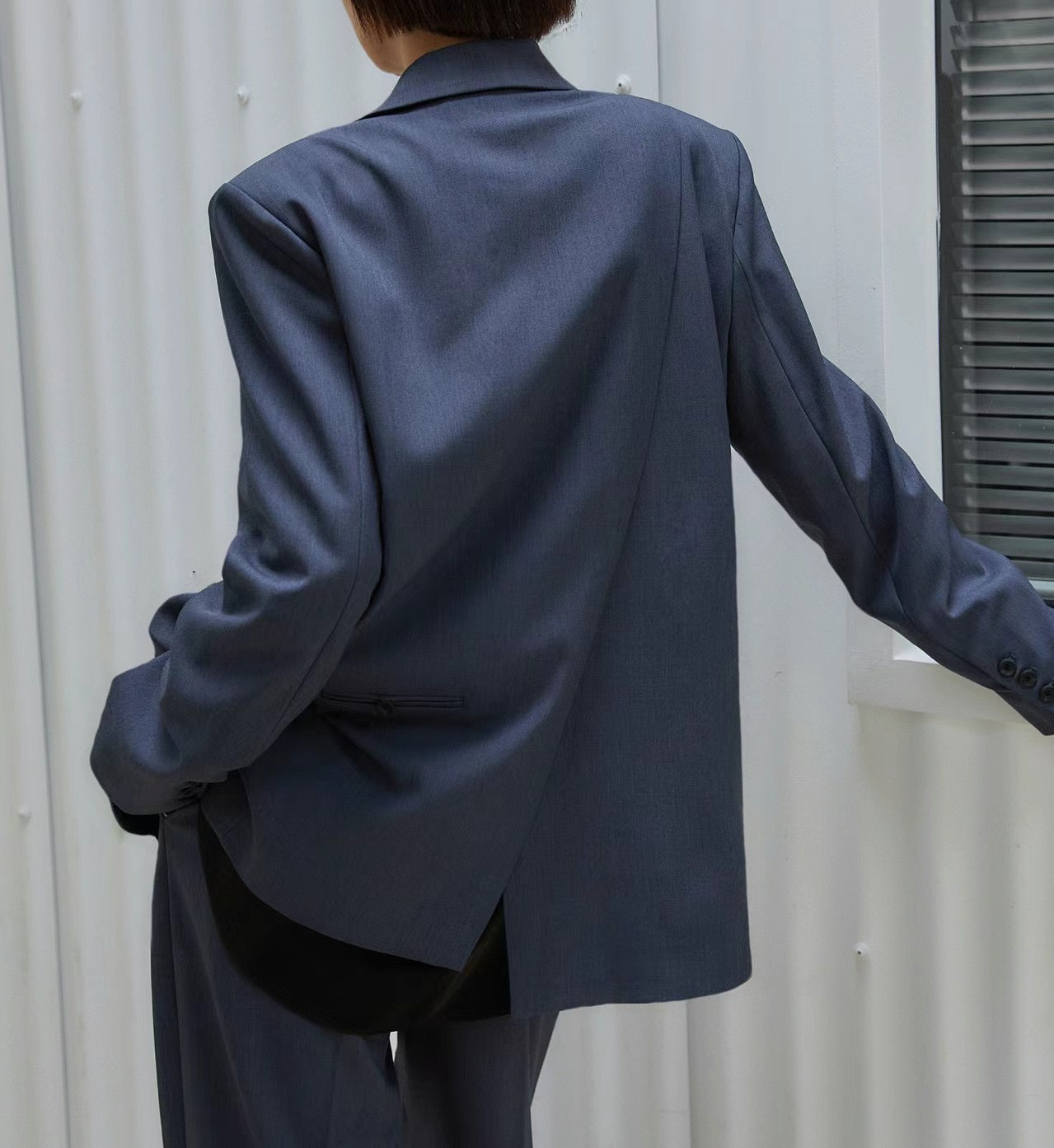 Back overlap blazer