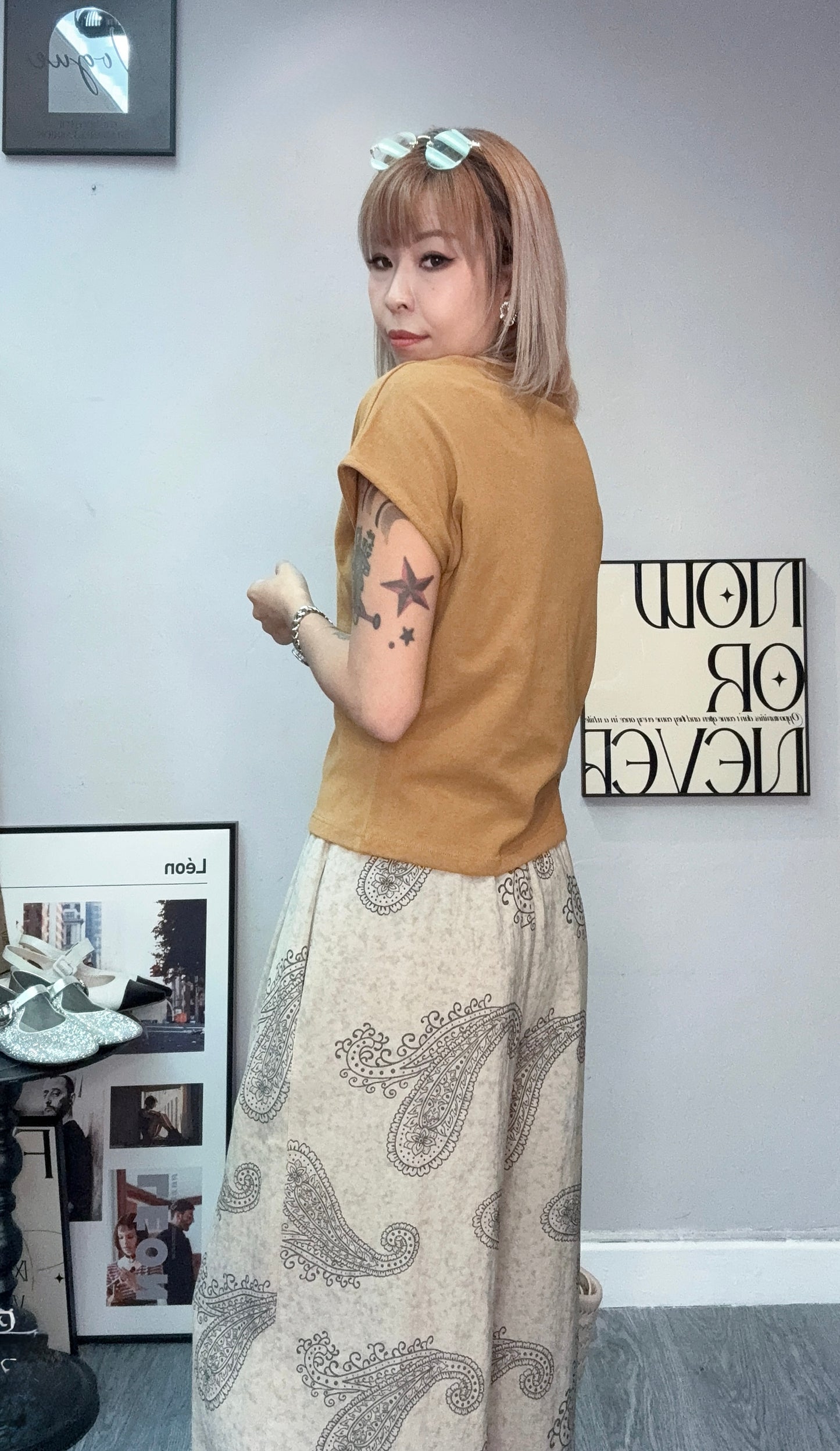 With paisley scarf cap sleeves tee #00674