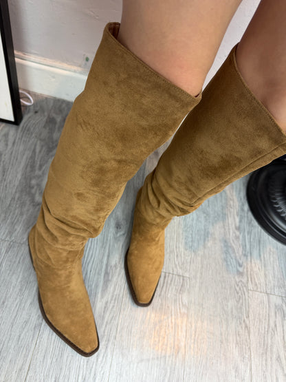 (LAST ONE)Suede pointy boot