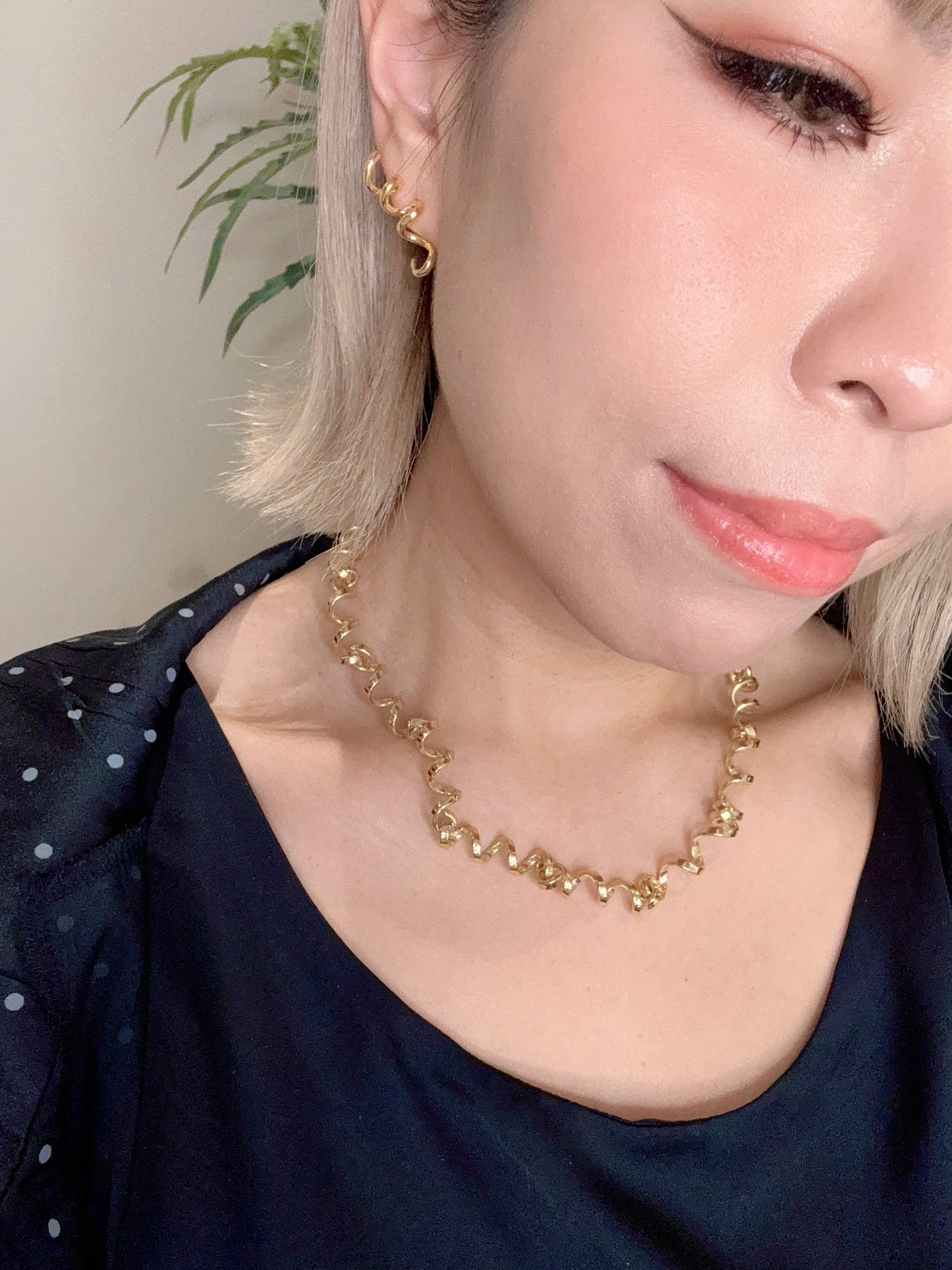 Curly necklace