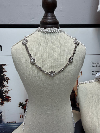 Daisy mini pearl necklace