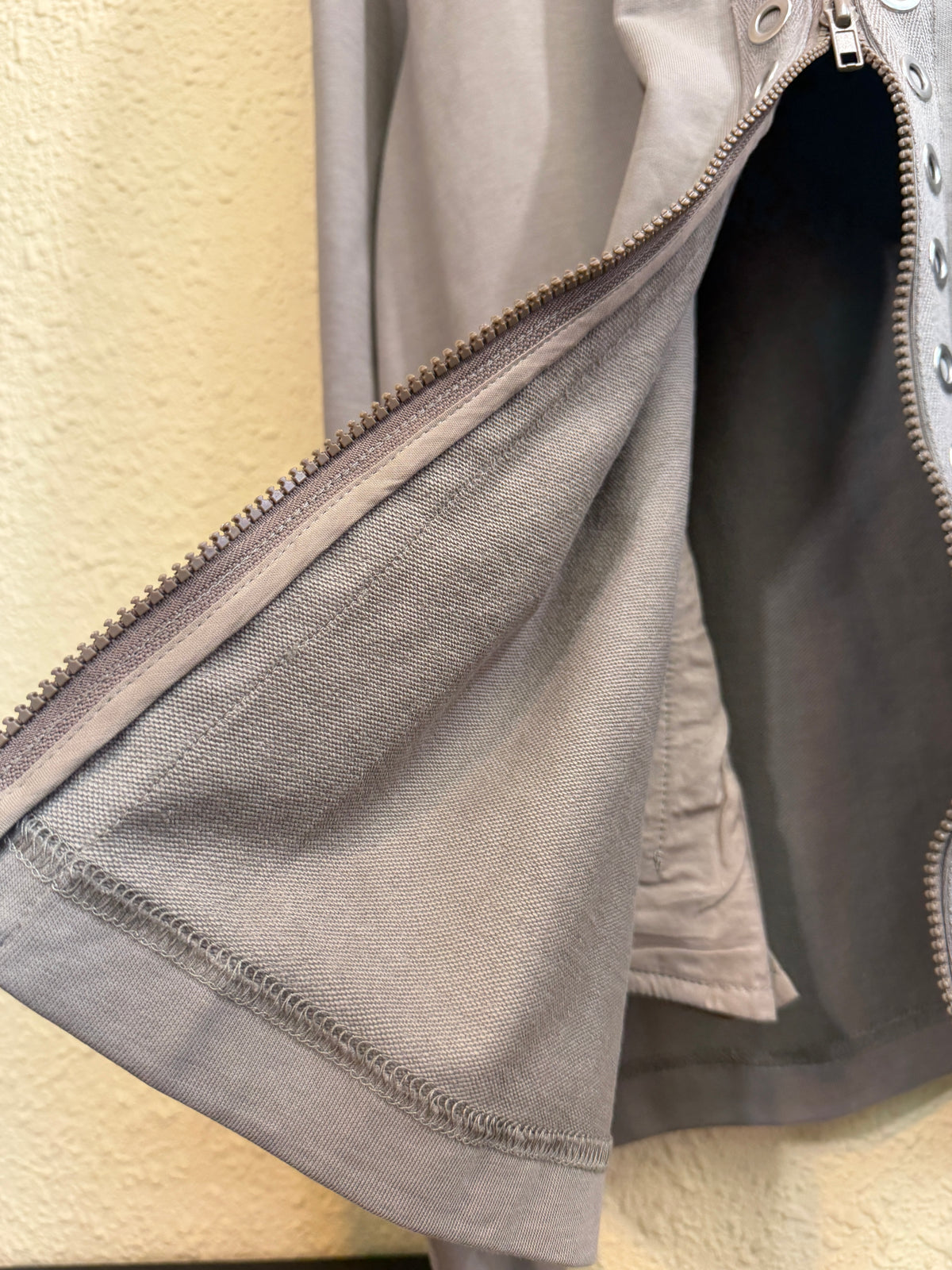 Eyelet-detailed stand collar zip outer #01044