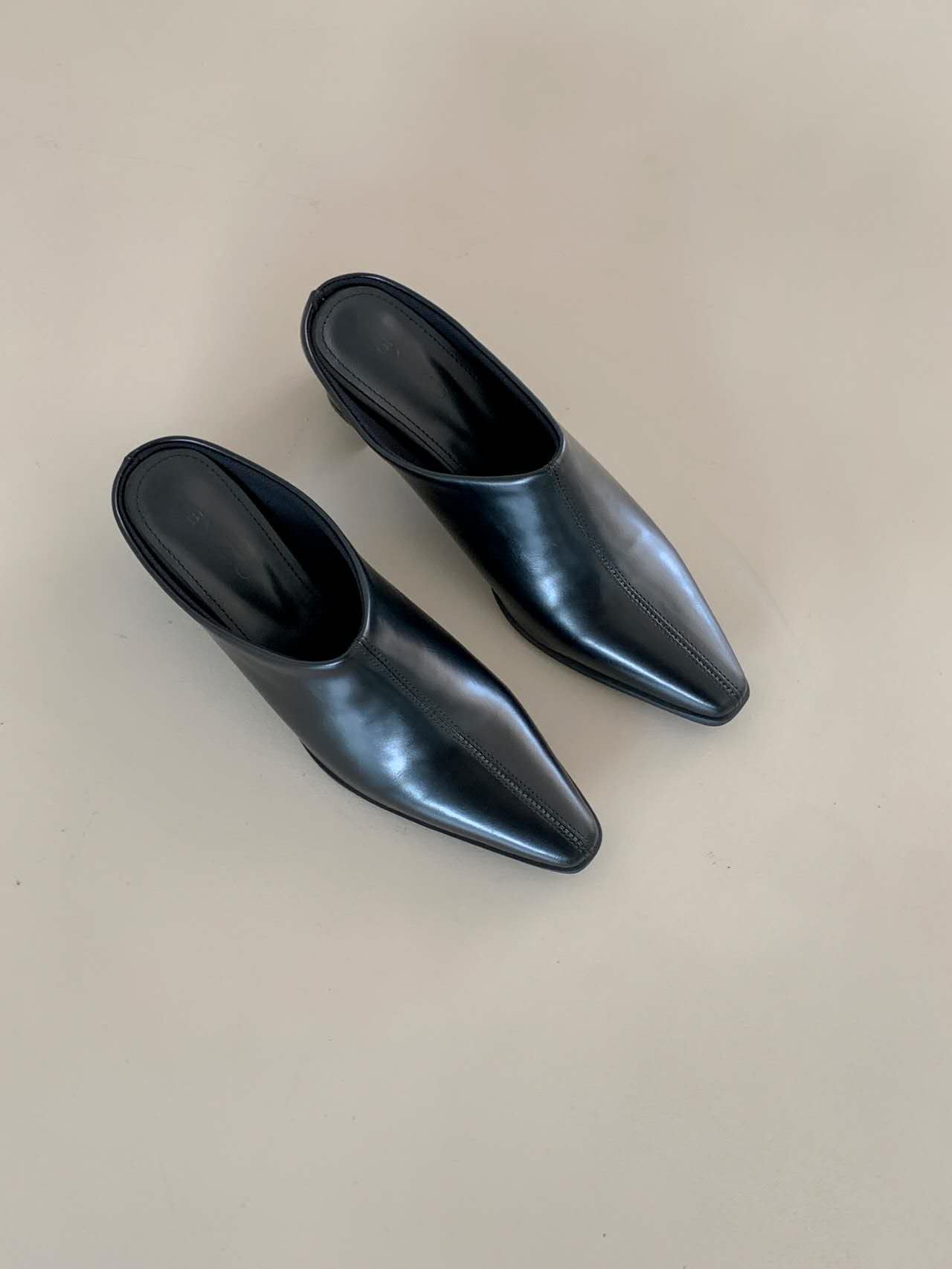 Closed-toe sandals