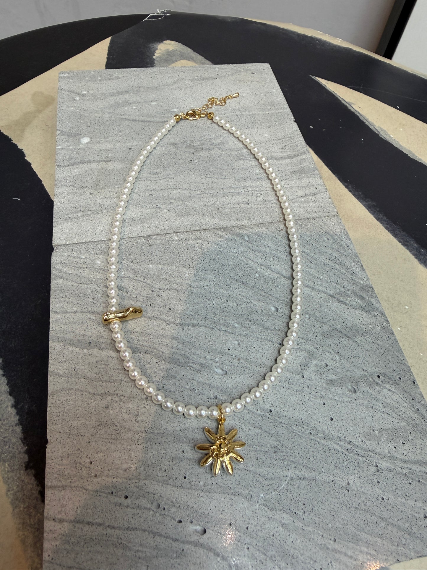 Mini pearl daisy necklace