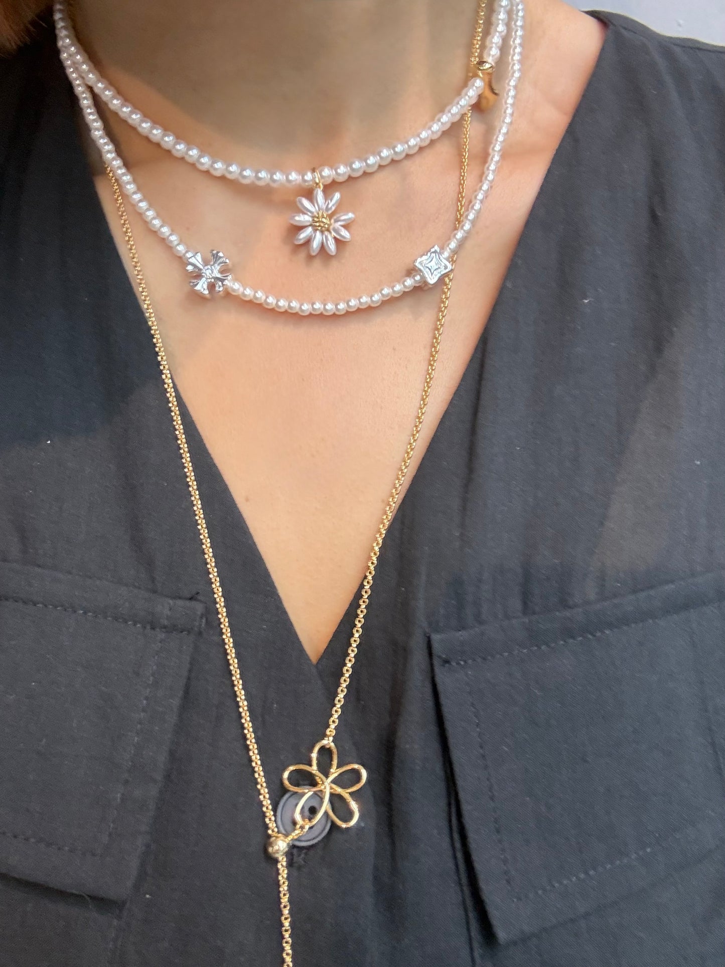 Mini pearl daisy necklace