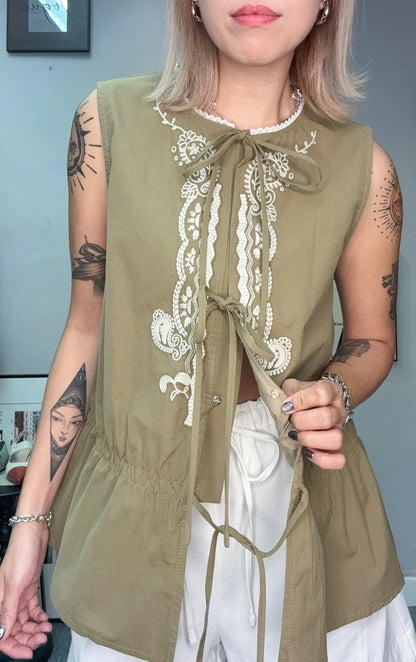 Front embroidery tie sleeveless blouse #00759