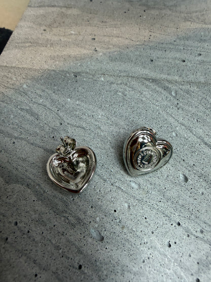 Heart shaped carved pattern earrings