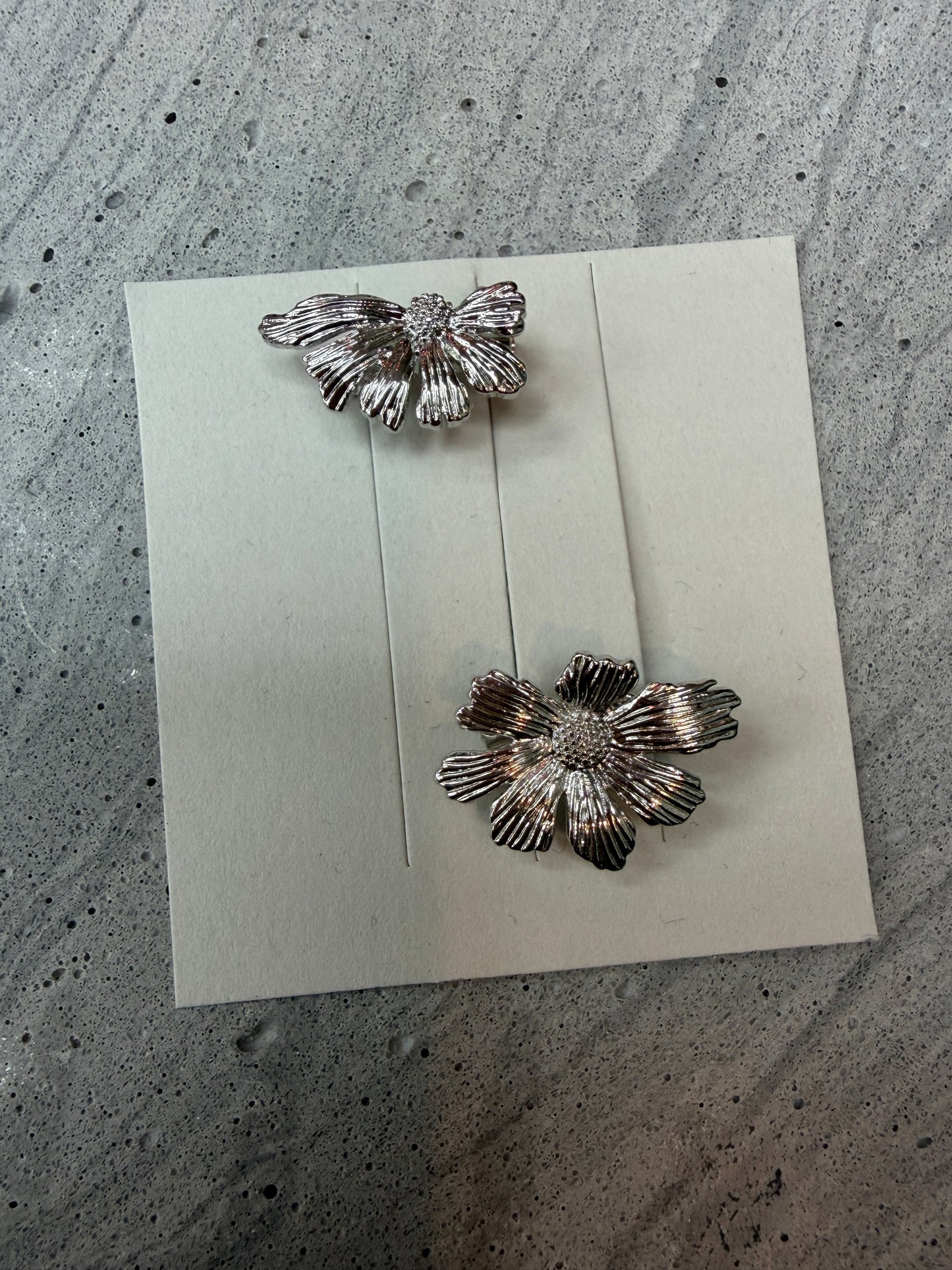 Flower brooch