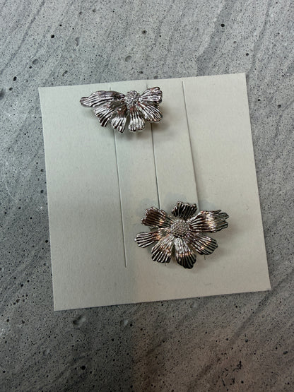 Flower brooch