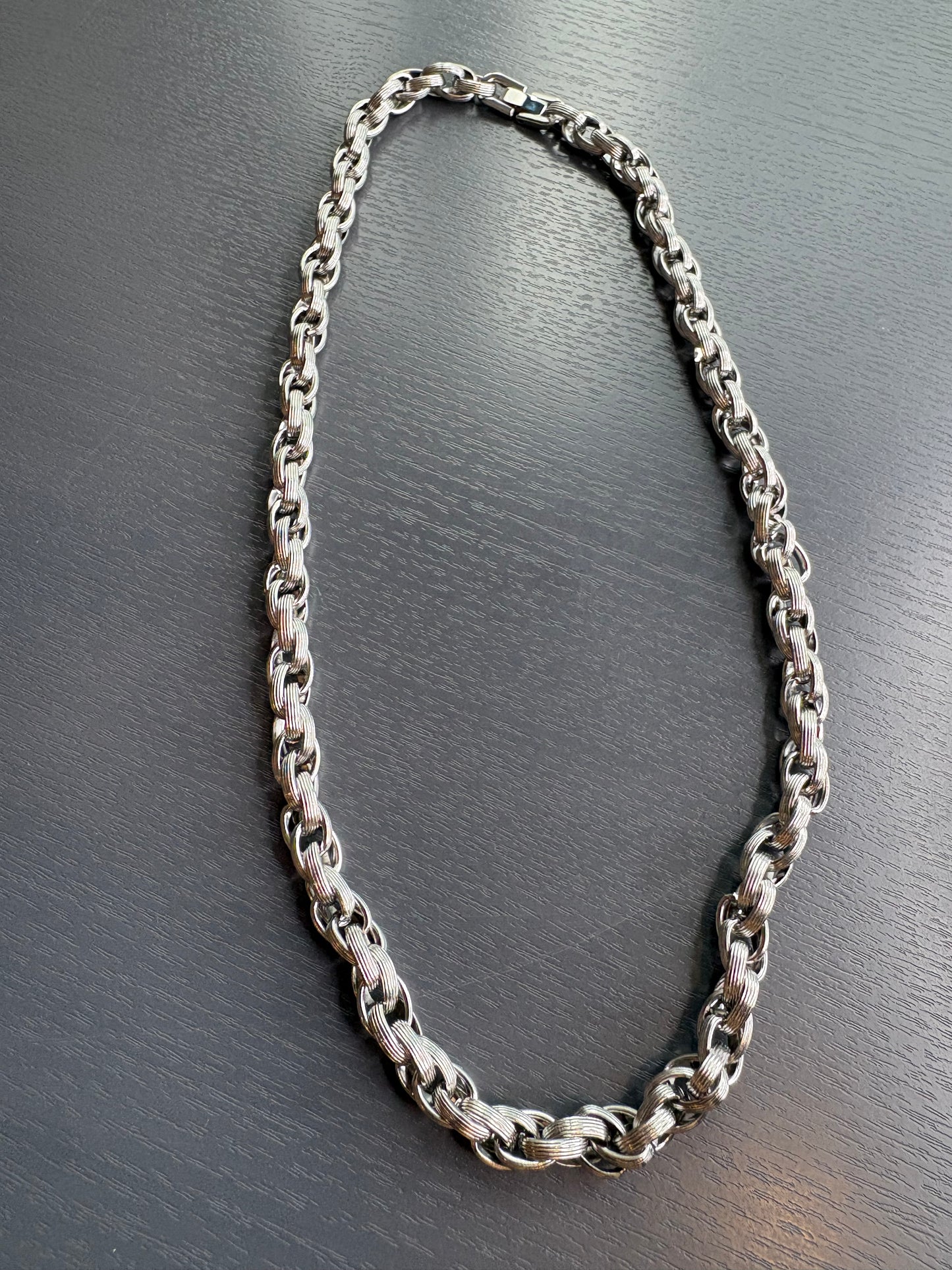 Bond chain necklace