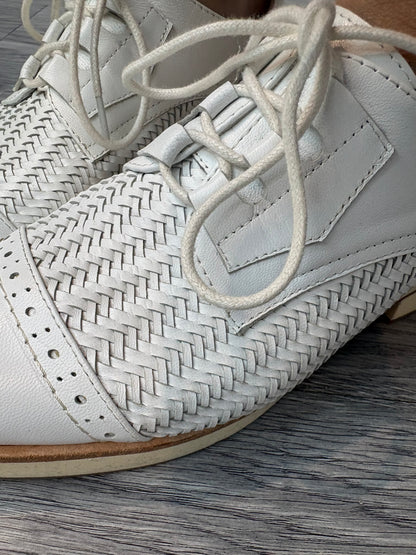 Weaving loafers