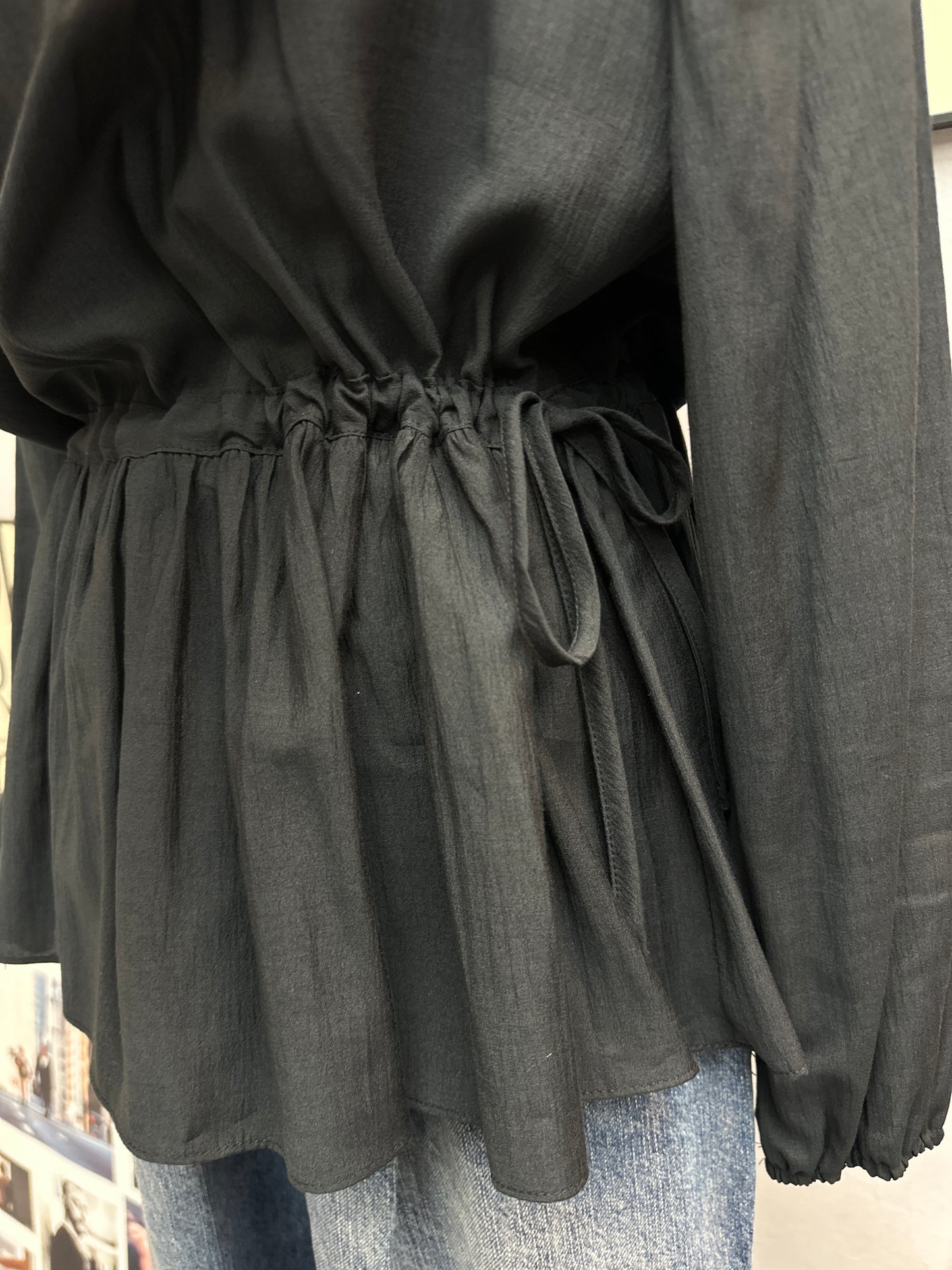 (-30% off)Ruff hem plain top