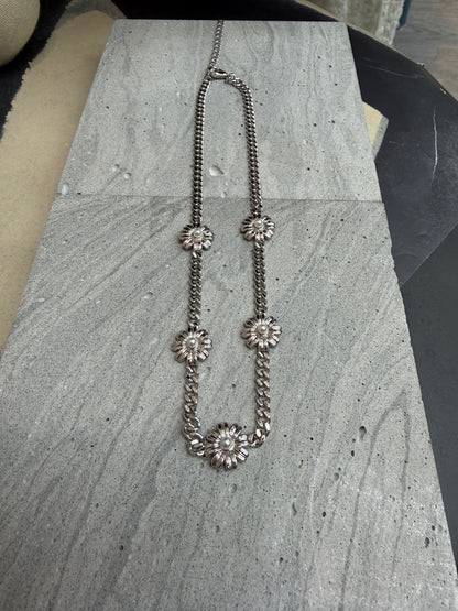 Daisy mini pearl necklace
