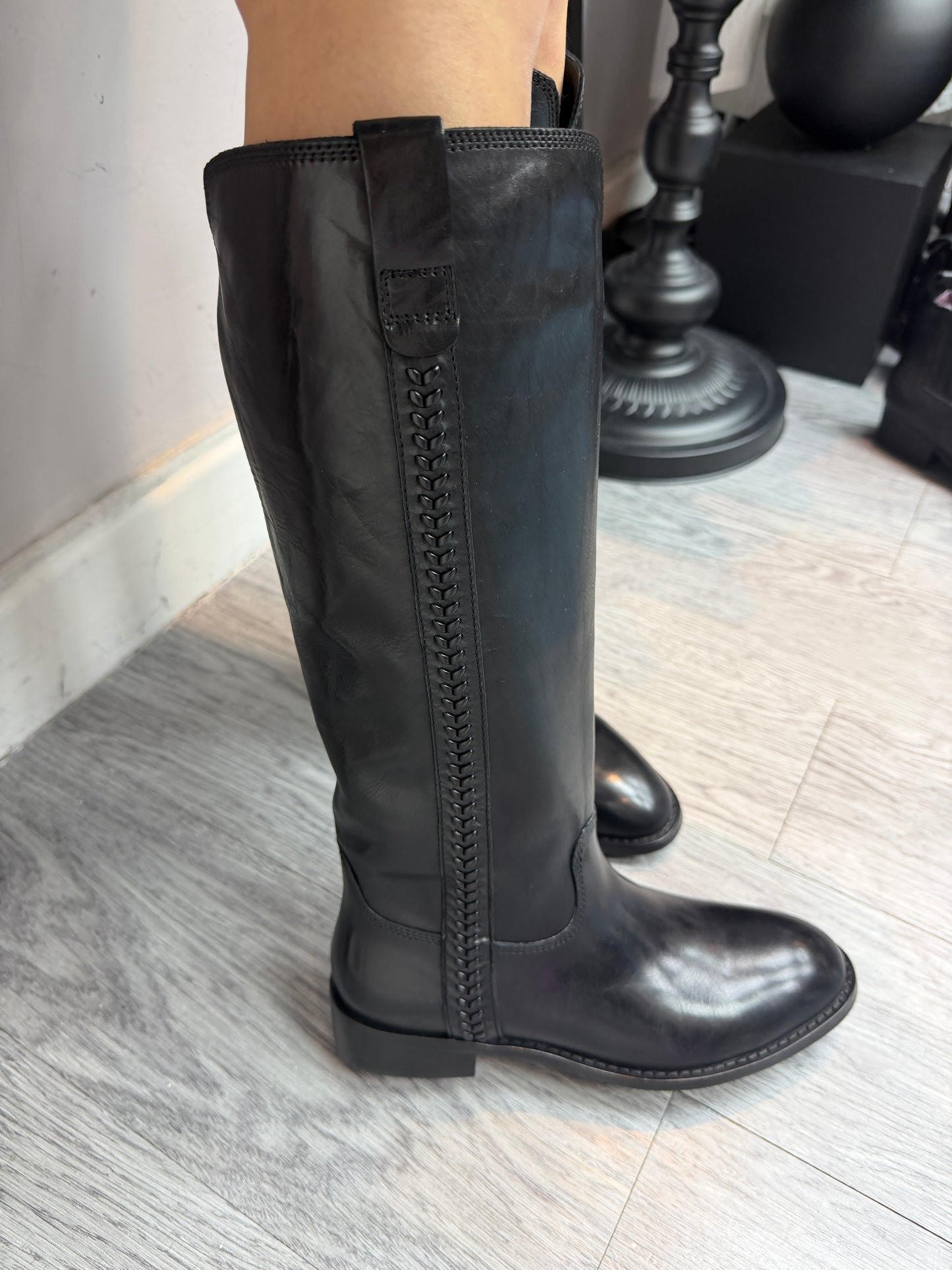 Side v shape Italy Lambskin boot