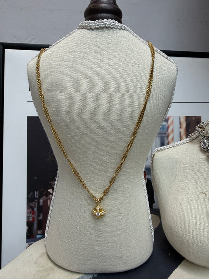 Diamond cutout pattern necklace