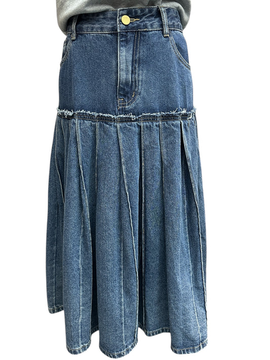 Pleated denim skirt