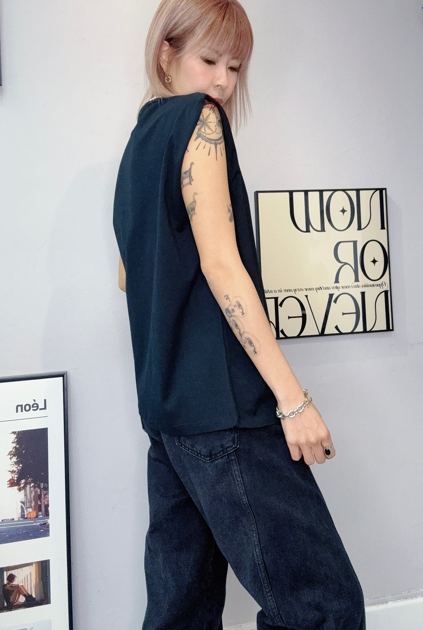 With pearl necklace tee #00624