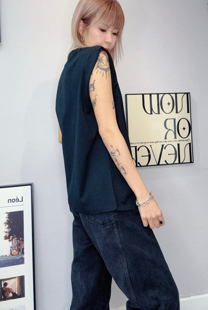 With pearl necklace tee #00624