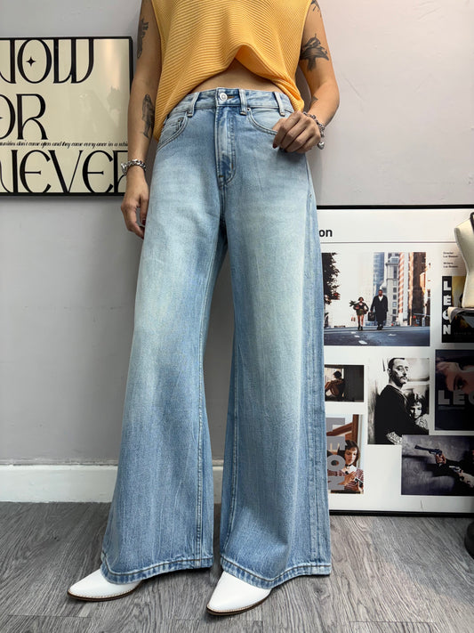 Washing light blue jeans #00471
