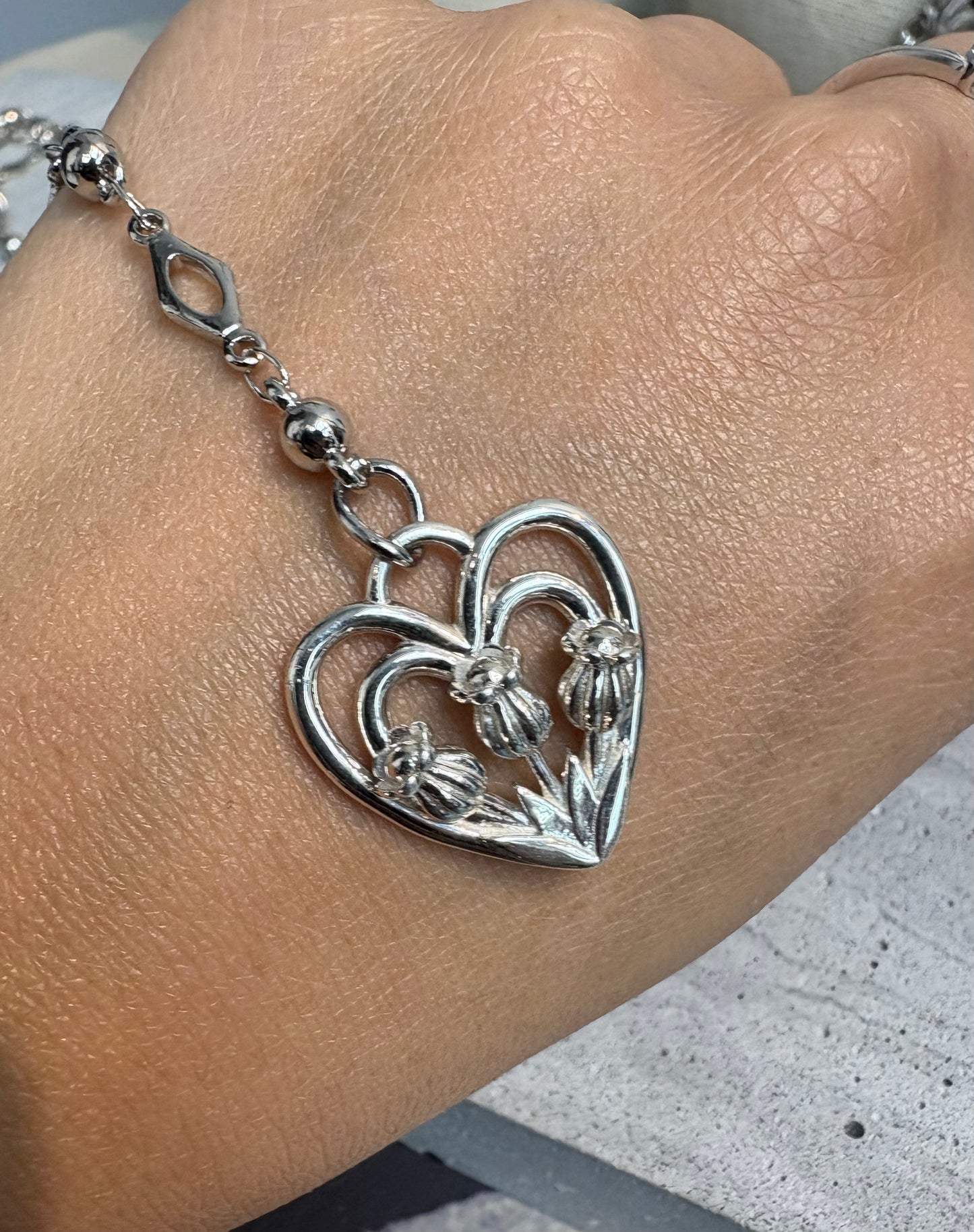 Silver tulip heart long necklace
