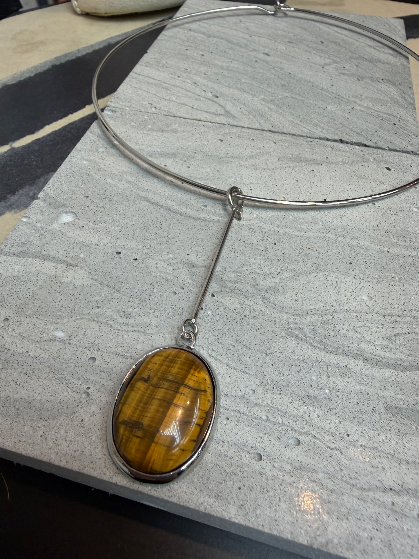 Big pendant neck ring