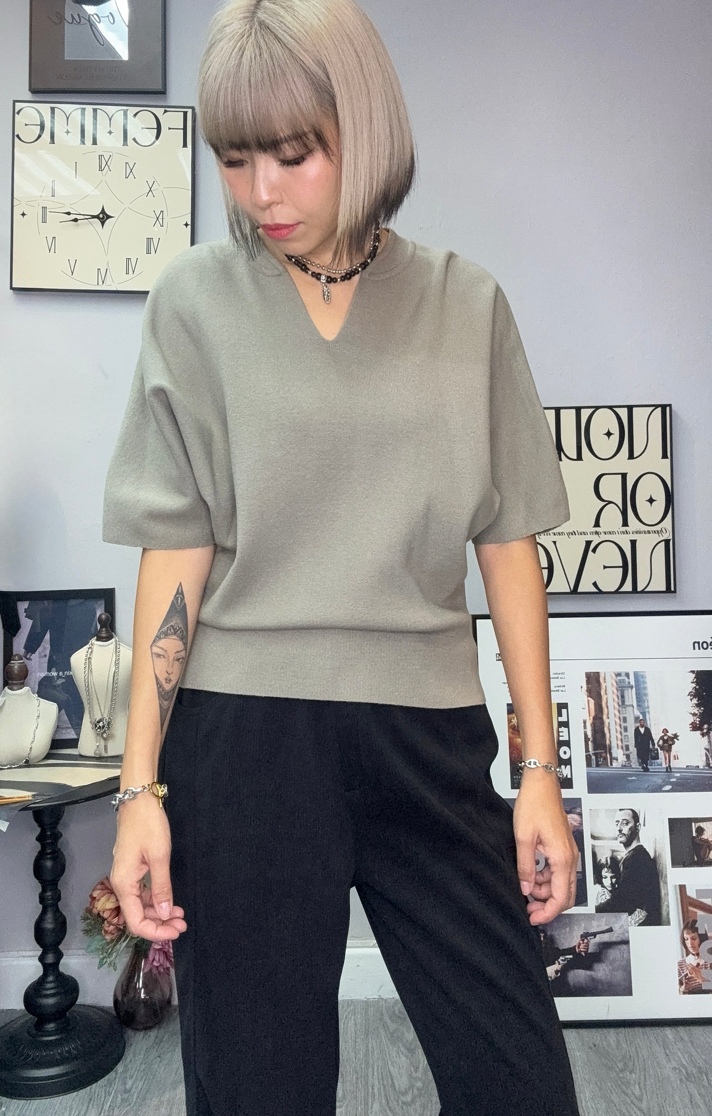 Plain middle sleeve knit top