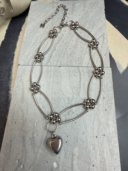 Heart shape pendant X beads necklace