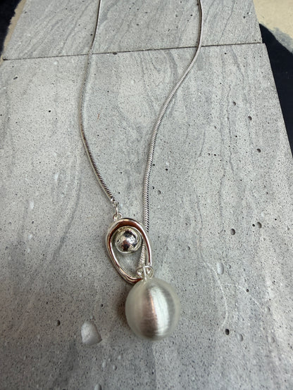 Matte beads long necklace