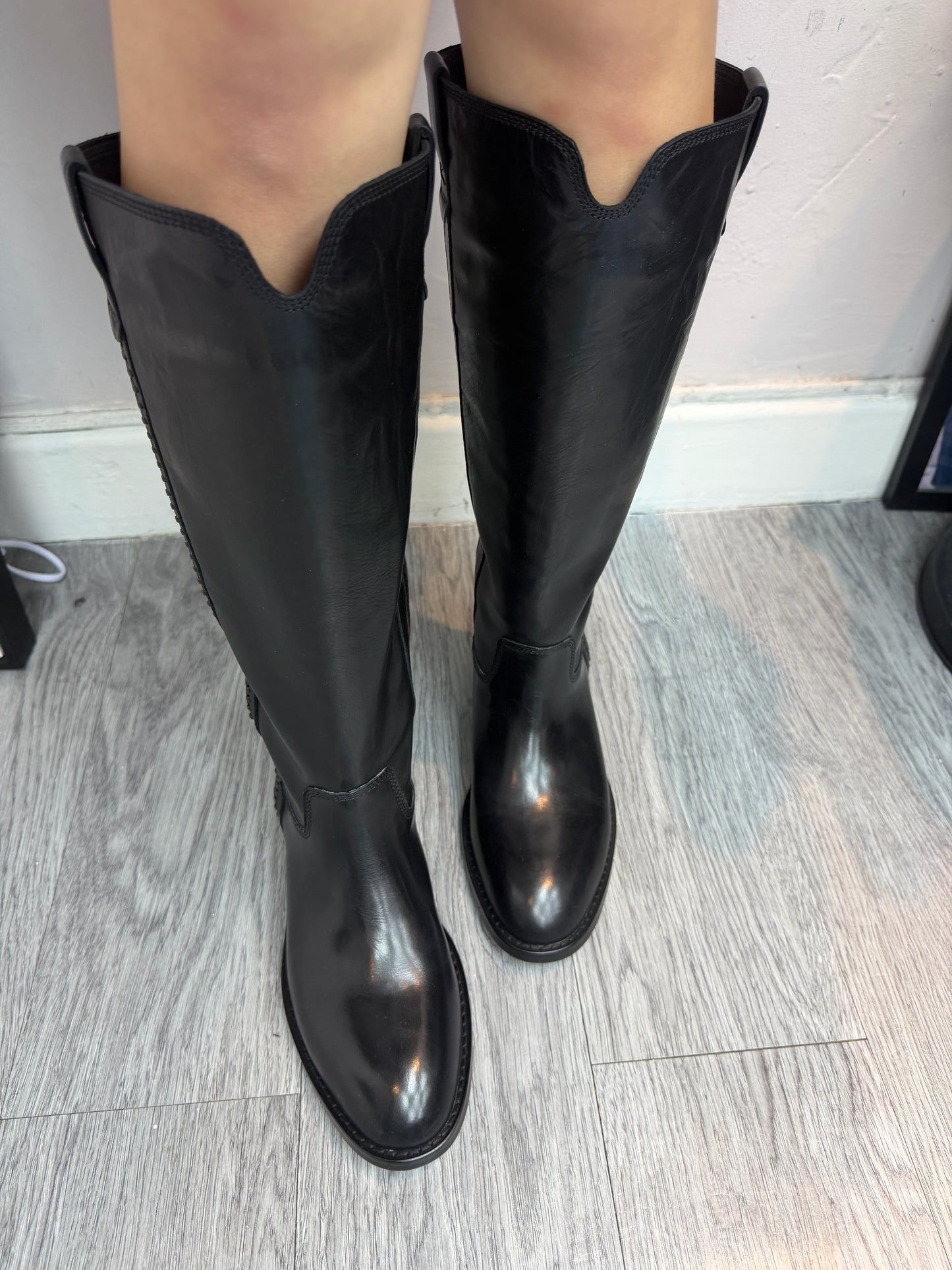 Side v shape Italy Lambskin boot