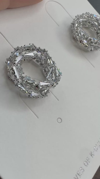 Round pendant earrings